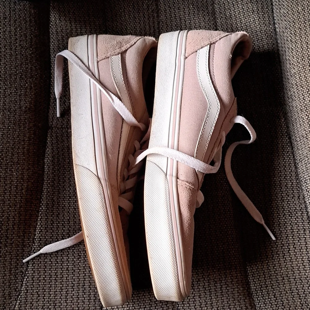 Vans - Picture 3 of 7